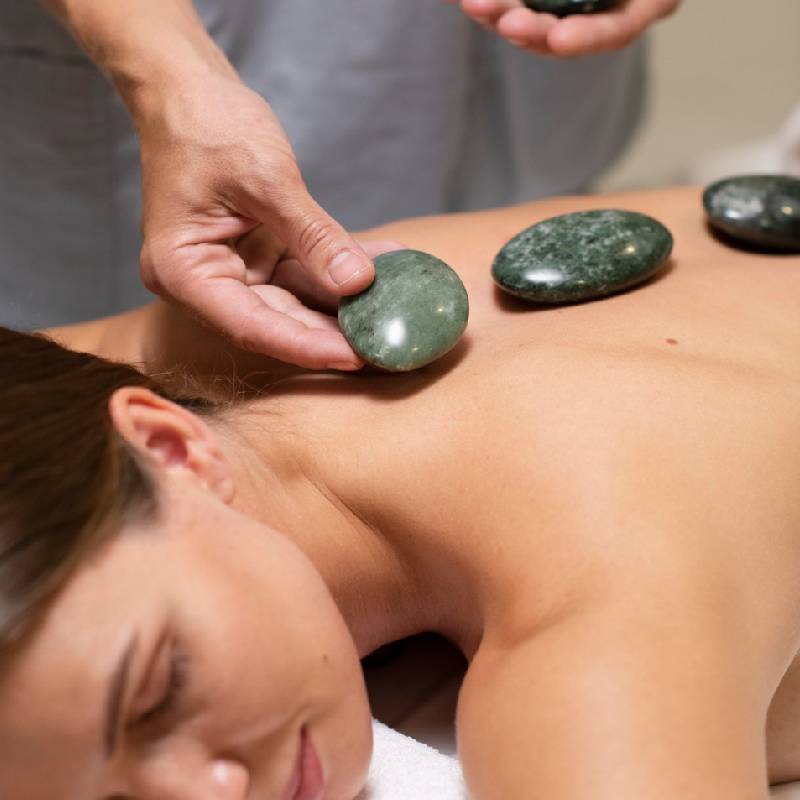 Masaje con piedras calientes